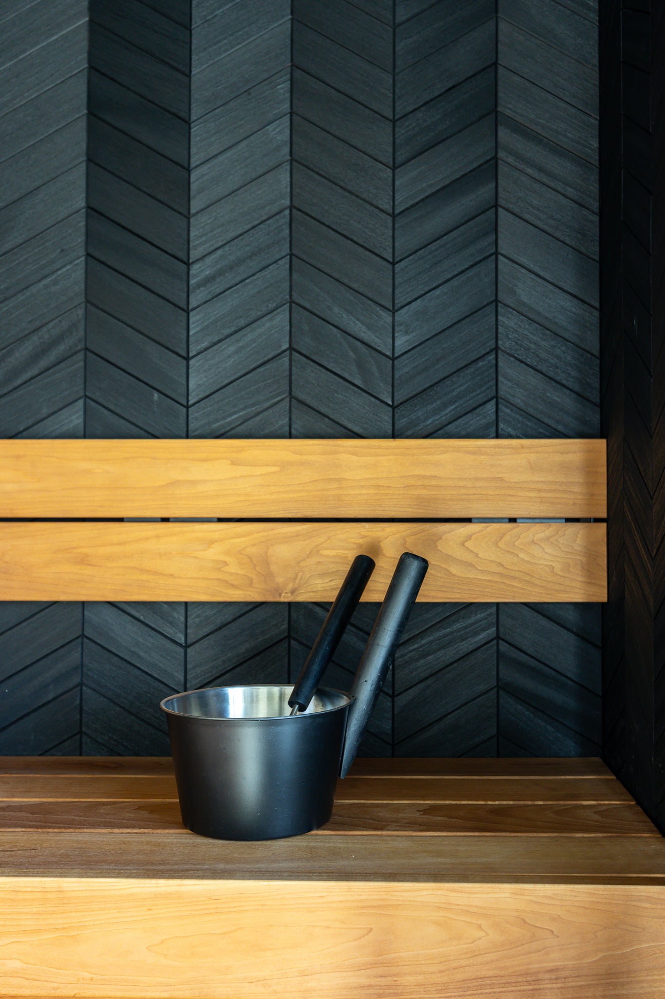 Väggpanel Bermuda Black – Massivt trä | DecNord
