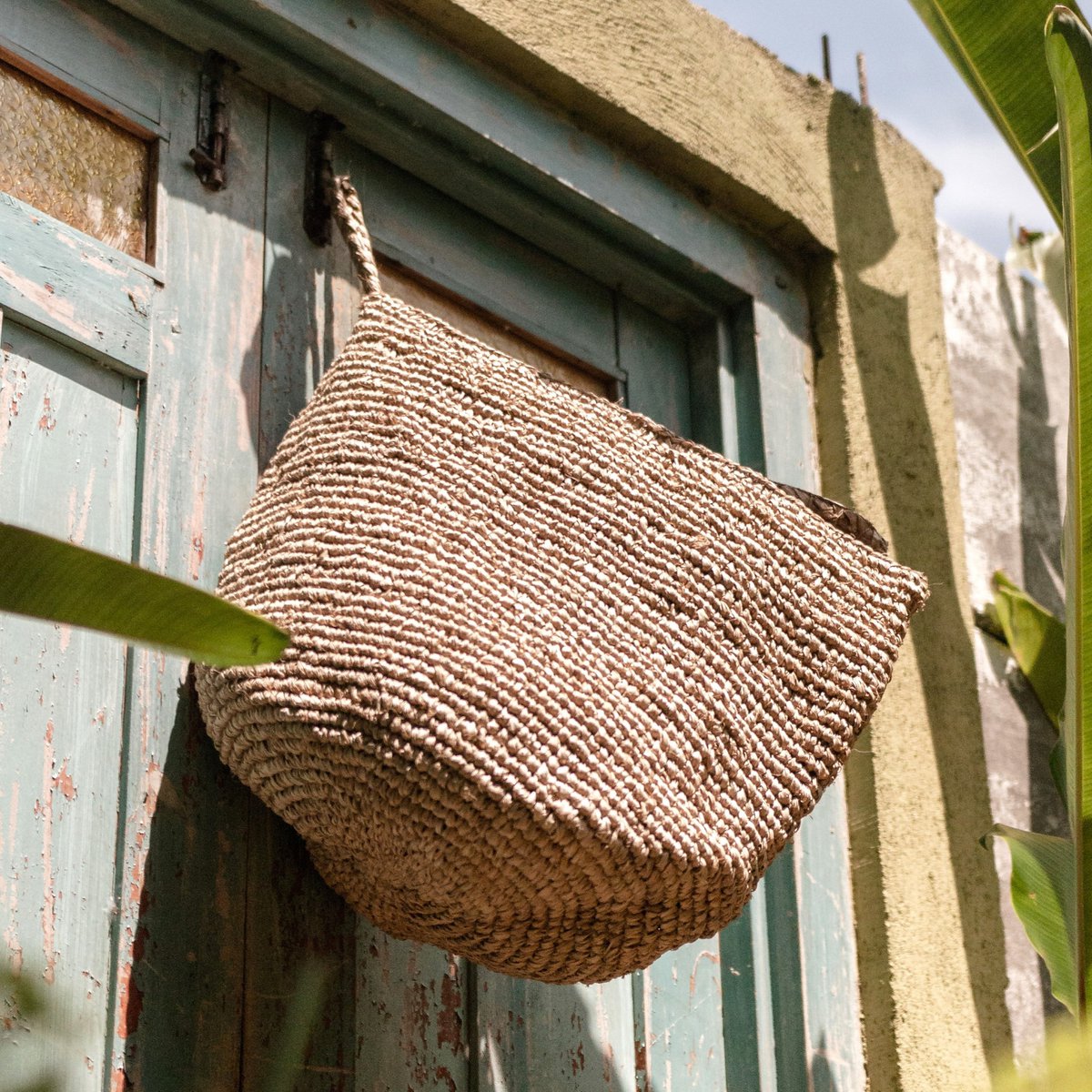 UTARA – handgjord väggdekoration i raffia från Soeji