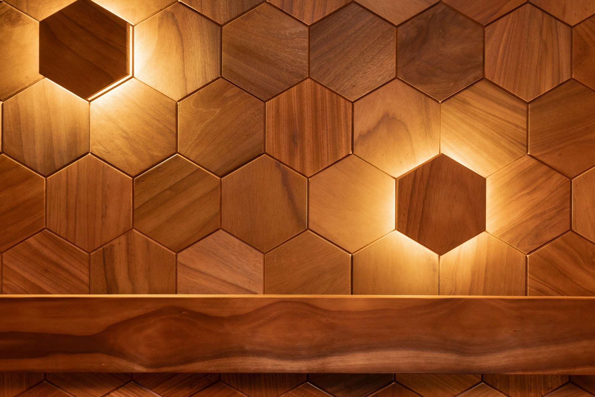 Väggpanel Hexa XL Thermo – Massivt trä | DecNord