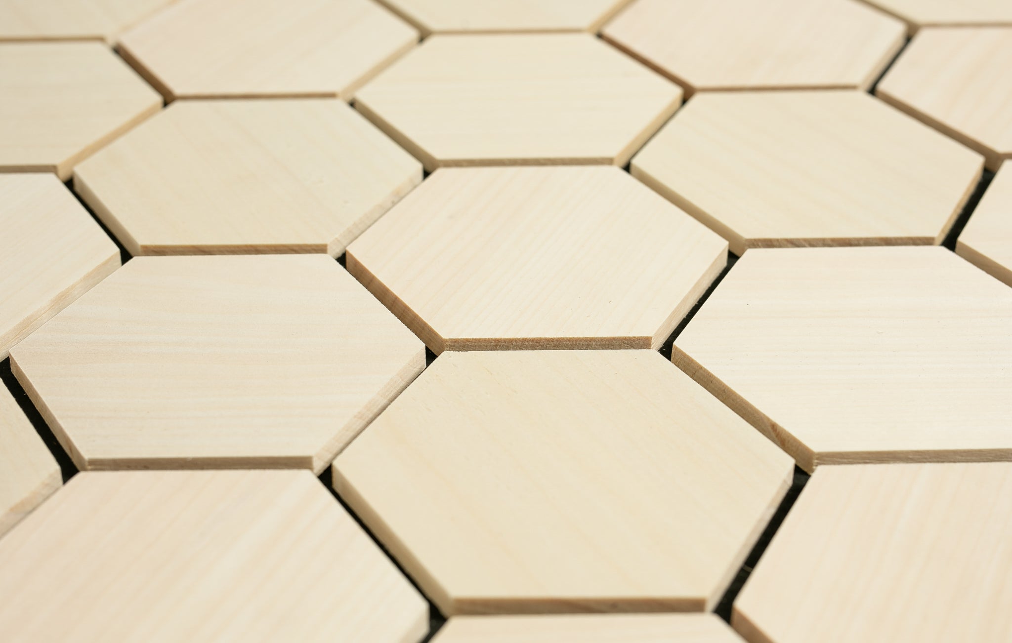 Väggpanel Hexa S Light – Massivt trä | DecNord