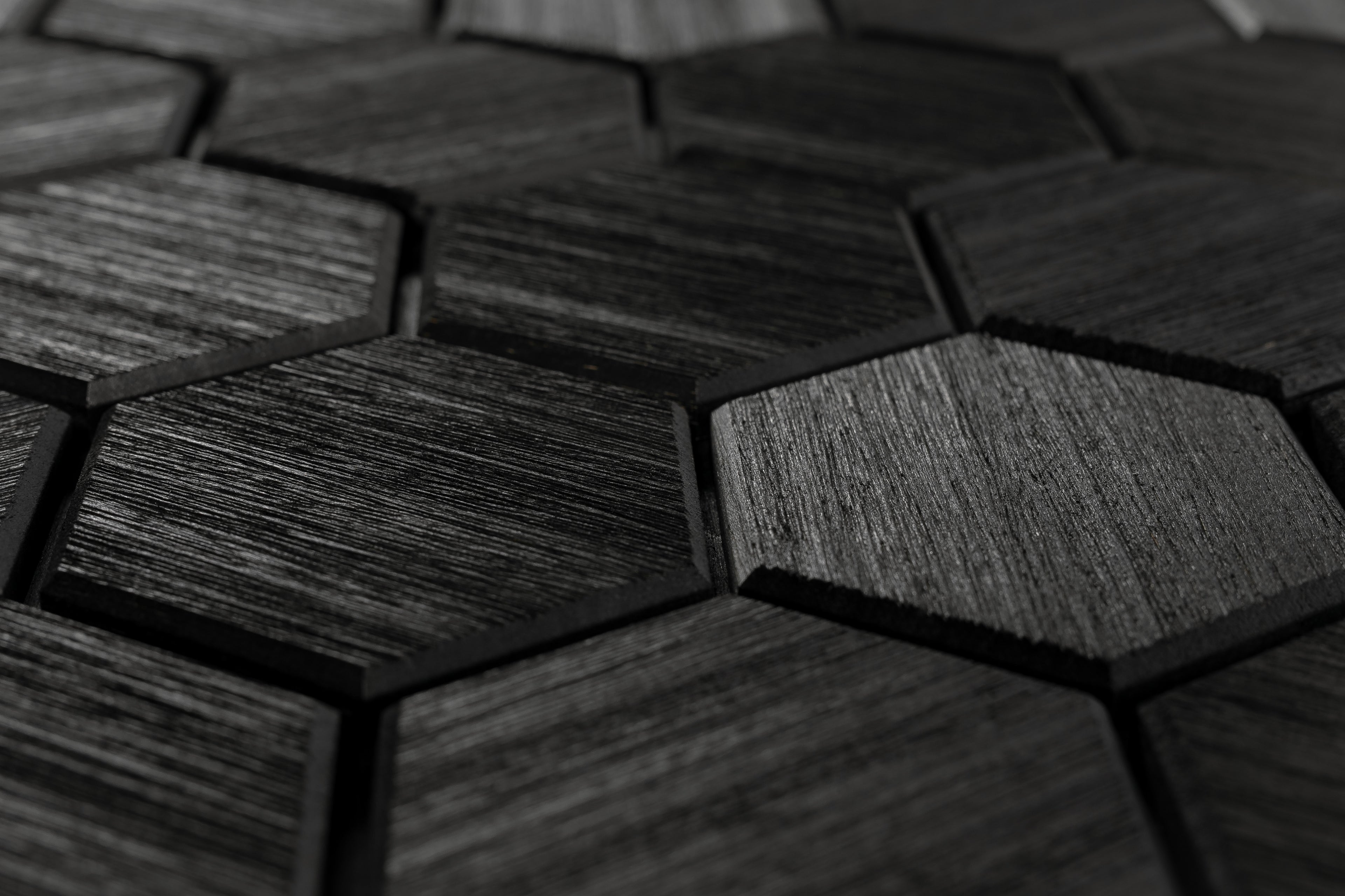 Väggpanel Hexa S Black – Massivt trä | DecNord